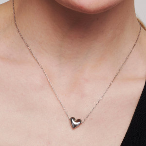 Moderna ogrlica sa priveskom u obliku srca S-L